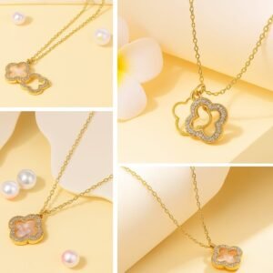 Clover Pendant necklace gold