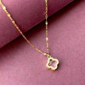 Clover Pendant necklace gold