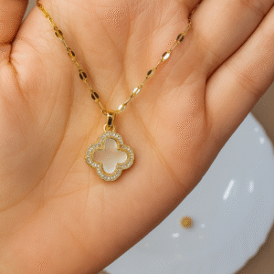 18k gold plated clover shape pendant for women